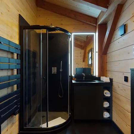 Woodland Village Aparthotel 3*